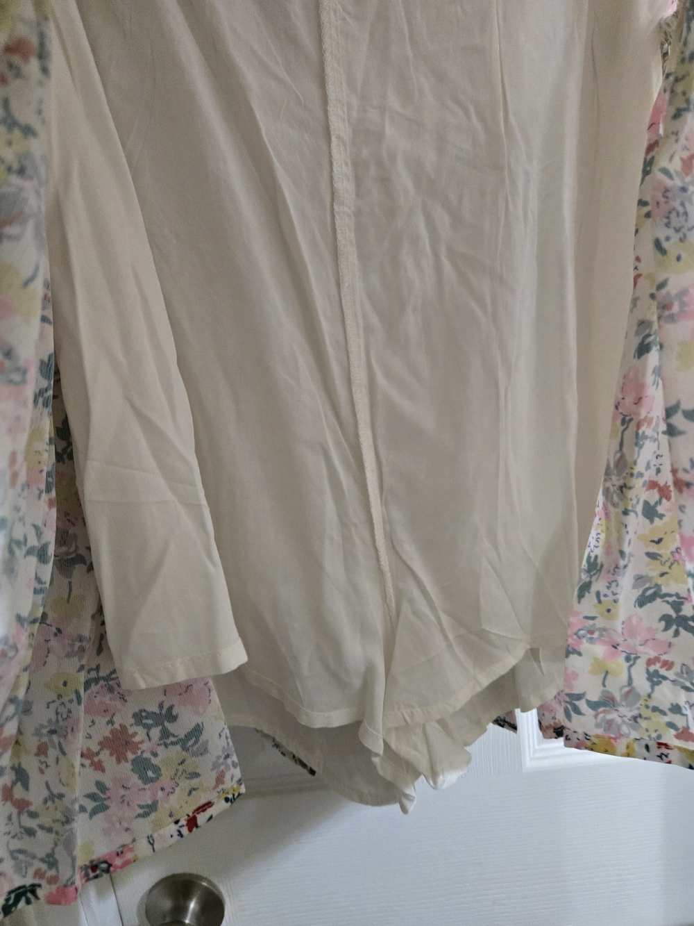 NWT Love Triangle Size Large Floral V-Neck Short Sleeve Women’s Romper - Picture 5 of 11